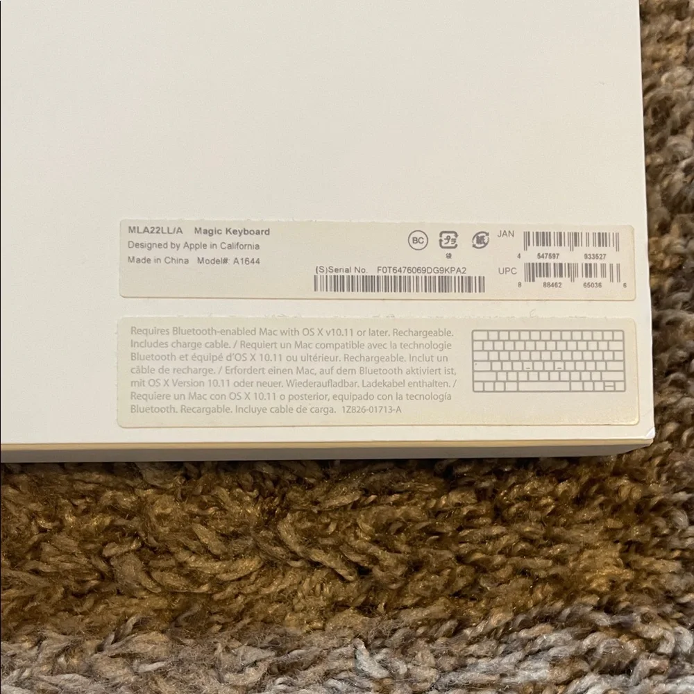 Apple Wireless Keyboard - Silver and White